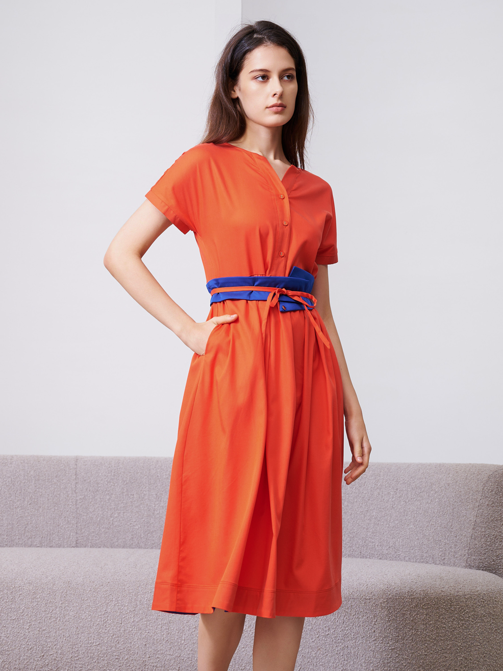 CONTRAST COLOR BELT MIDI DRESS