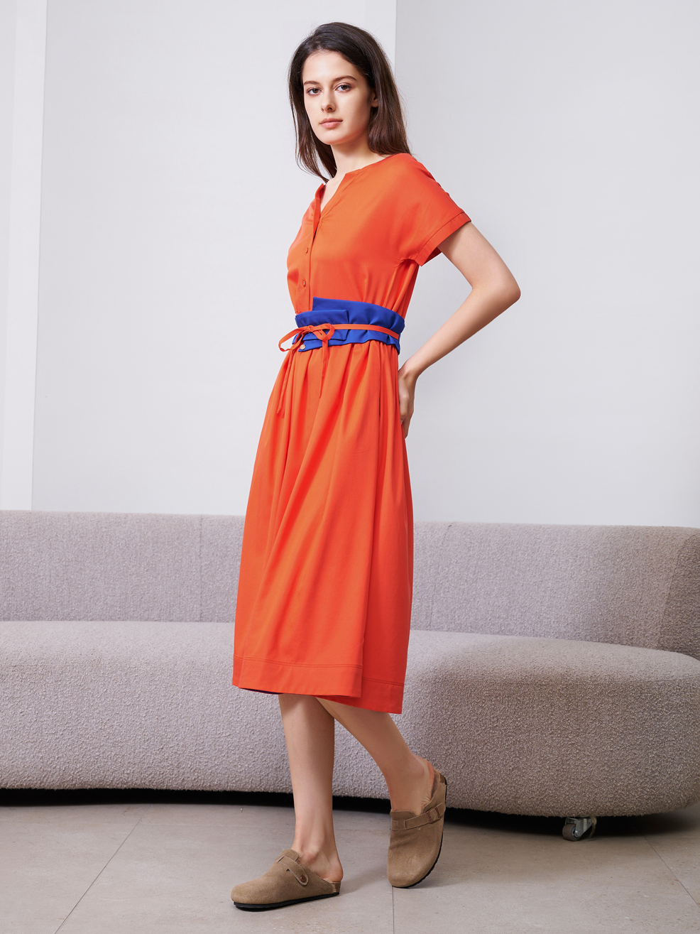 CONTRAST COLOR BELT MIDI DRESS